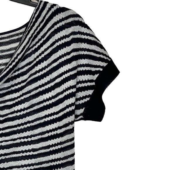 The Limited T-Shirt Top Size Medium Navy White Striped Acrylic Rayon Nylon Women - Picture 3 of 5